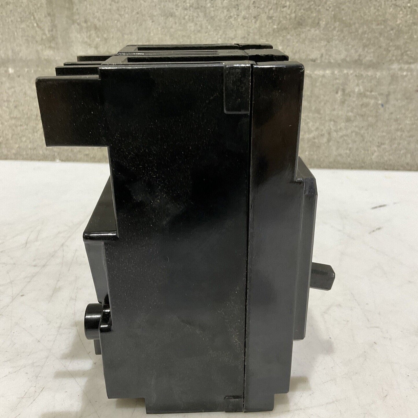 ITE EE2-B015 CIRCUIT BREAKER 2-P 125/250V 15A 373