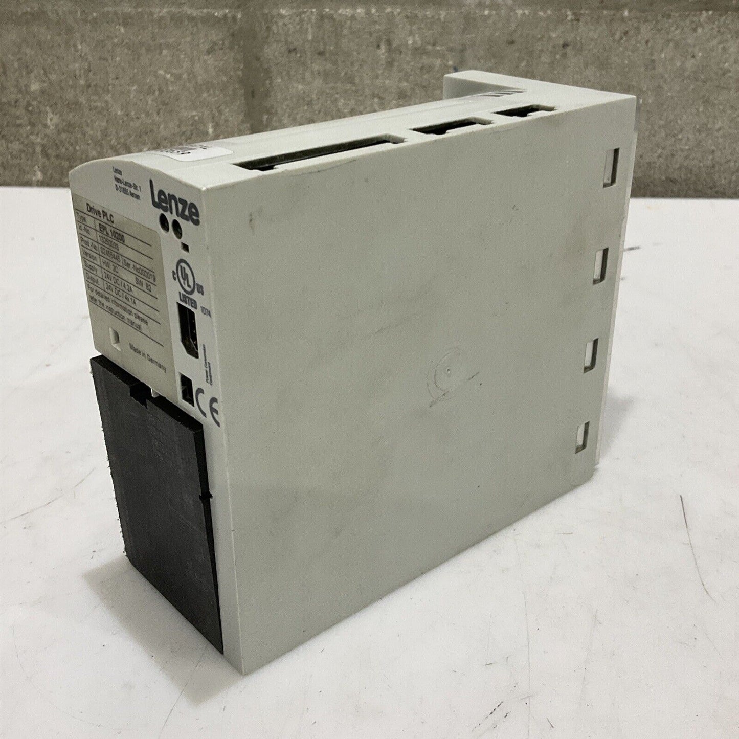 LENZE EPL 10200 DRIVE PLC CONTROLLER 24V 4.2A 3A D-31855 U3S