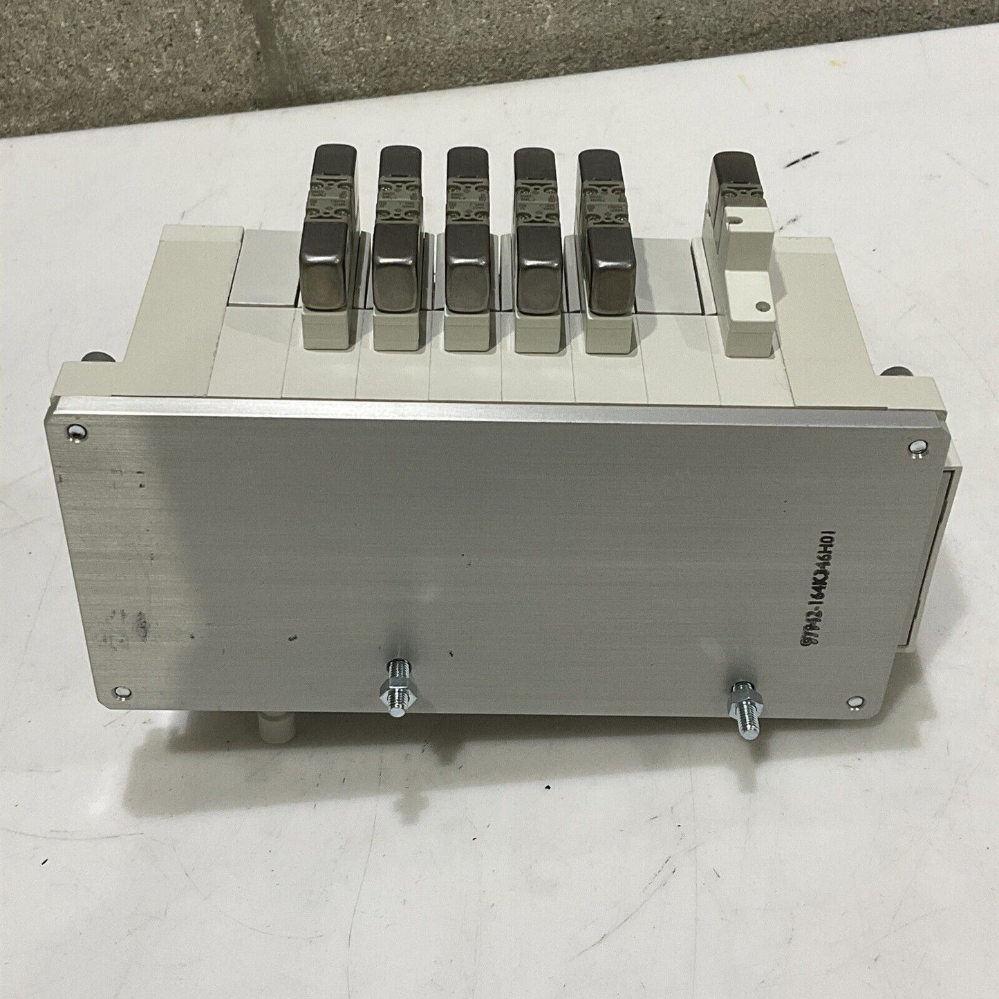 SMC VV5Q21-08-DAN00043 8 STATION MANIFOLD U3S