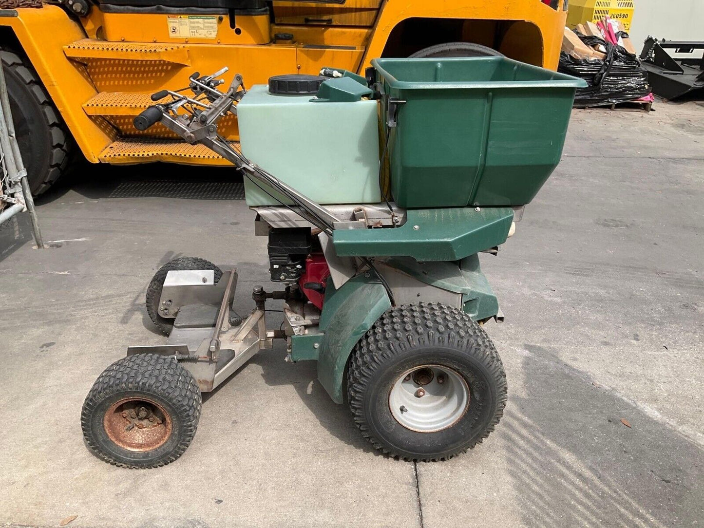PERMAGREEN SUPREME MAGNUM SMARTSTEER SPREADER MODEL MAGNUM SS C3C