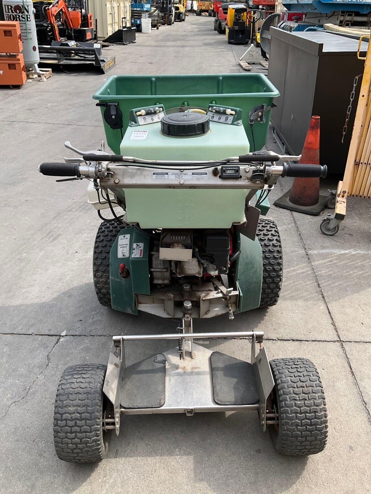 PERMAGREEN SUPREME MAGNUM SMARTSTEER SPREADER MODEL MAGNUM SS C3C