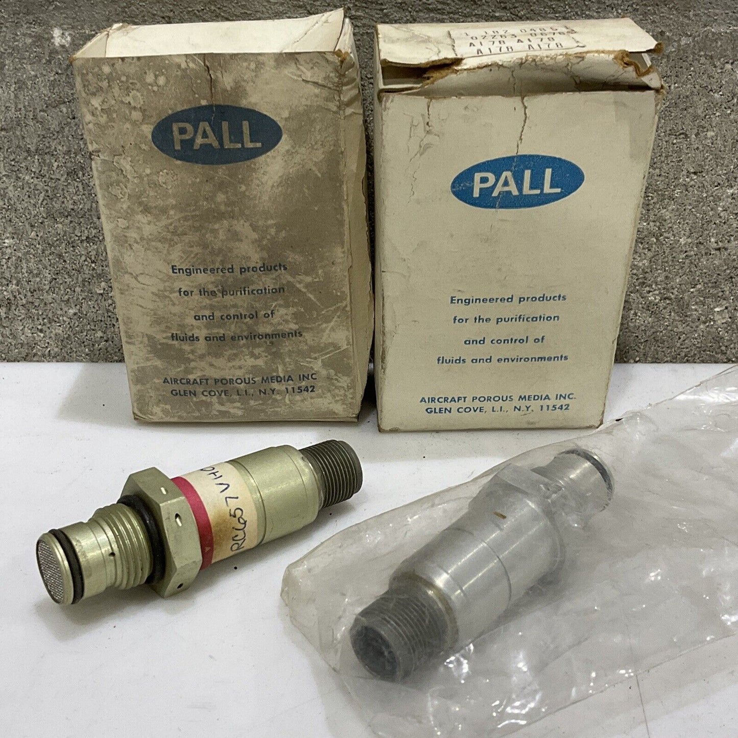 PALL RC657VH097 DIFFERENTIAL PRESSURE SWITH 110V AC LOT OF 2 881