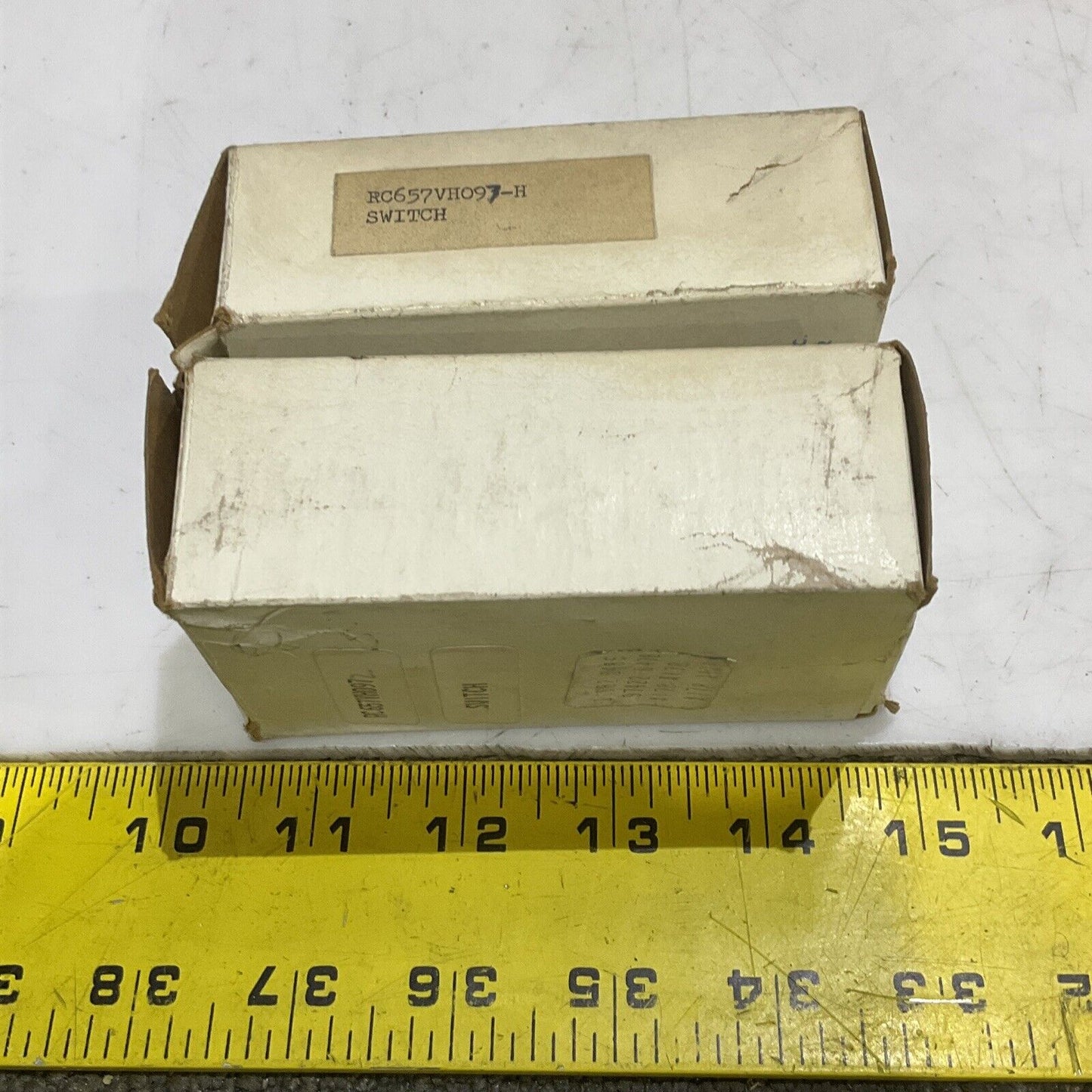PALL RC657VH097 DIFFERENTIAL PRESSURE SWITH 110V AC LOT OF 2 881