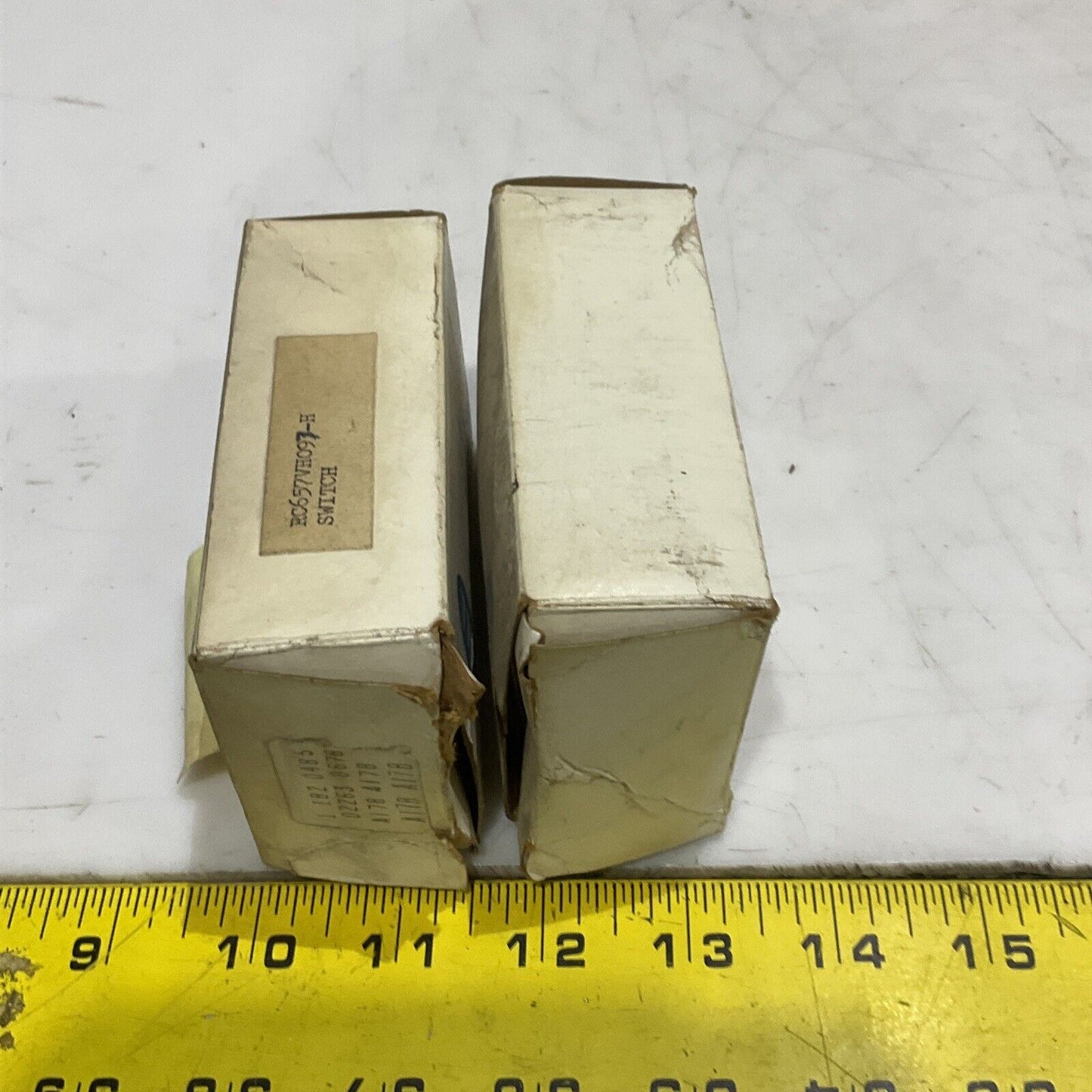 PALL RC657VH097 DIFFERENTIAL PRESSURE SWITH 110V AC LOT OF 2 881