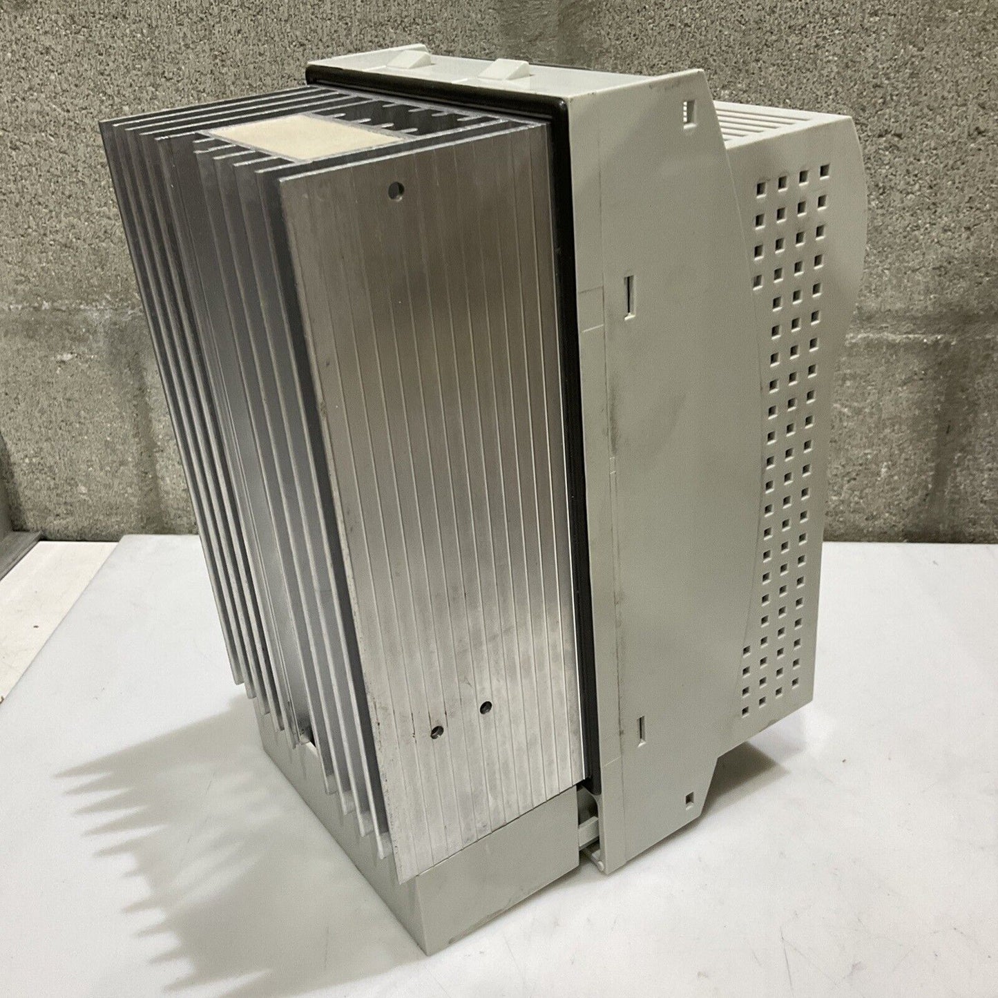LENZE ECSEE040C48 POWER SUPPLY MODULE U3S