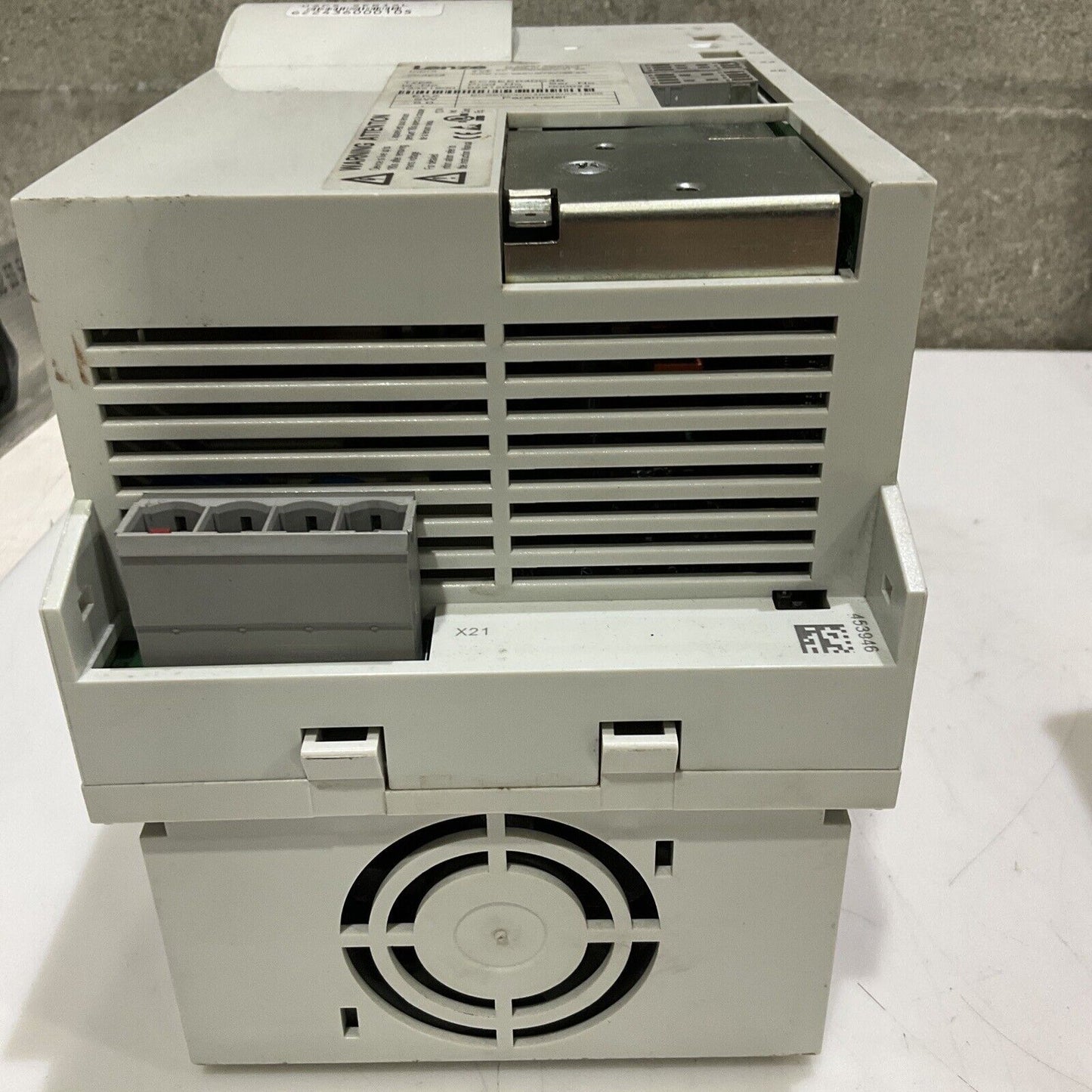 LENZE ECSEE040C48 POWER SUPPLY MODULE U3S