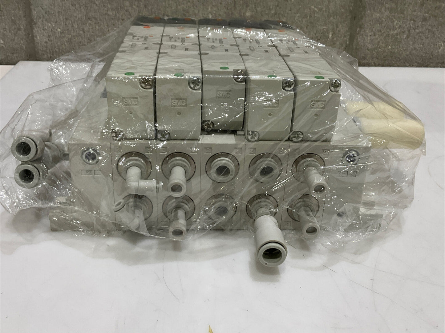 SMC VV5Q41-05-DAM01 MOUNTED MANIFOLD VQ4401-5 VQ4301-51 VQ4201-51 U3S