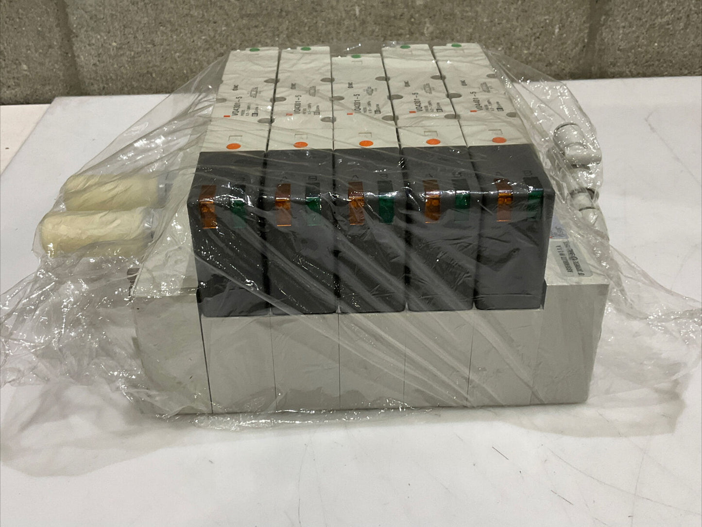 SMC VV5Q41-05-DAM01 MOUNTED MANIFOLD VQ4401-5 VQ4301-51 VQ4201-51 U3S
