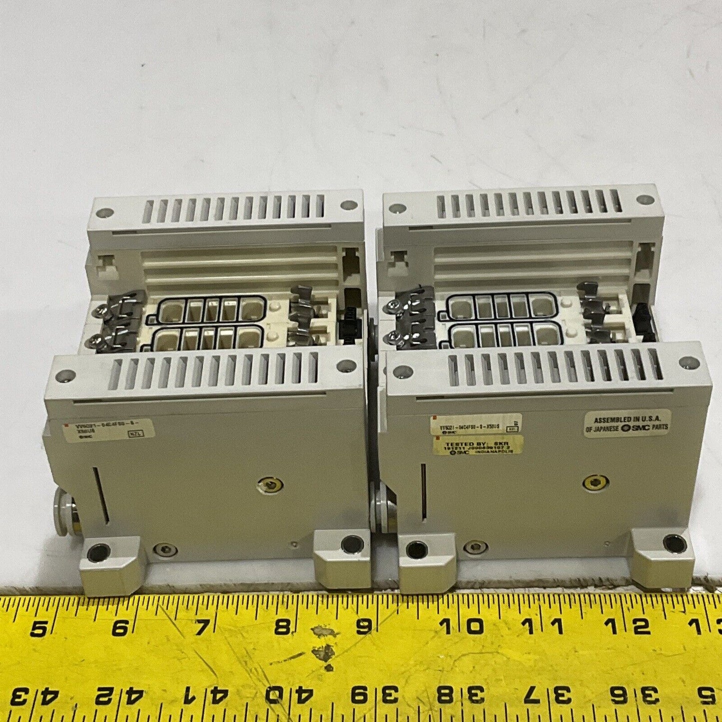 SMC VV5Q21-04C4FS0-S-X50US MOUNTED MANIFOLD BASE MOUNT LOT OF 2 U3S