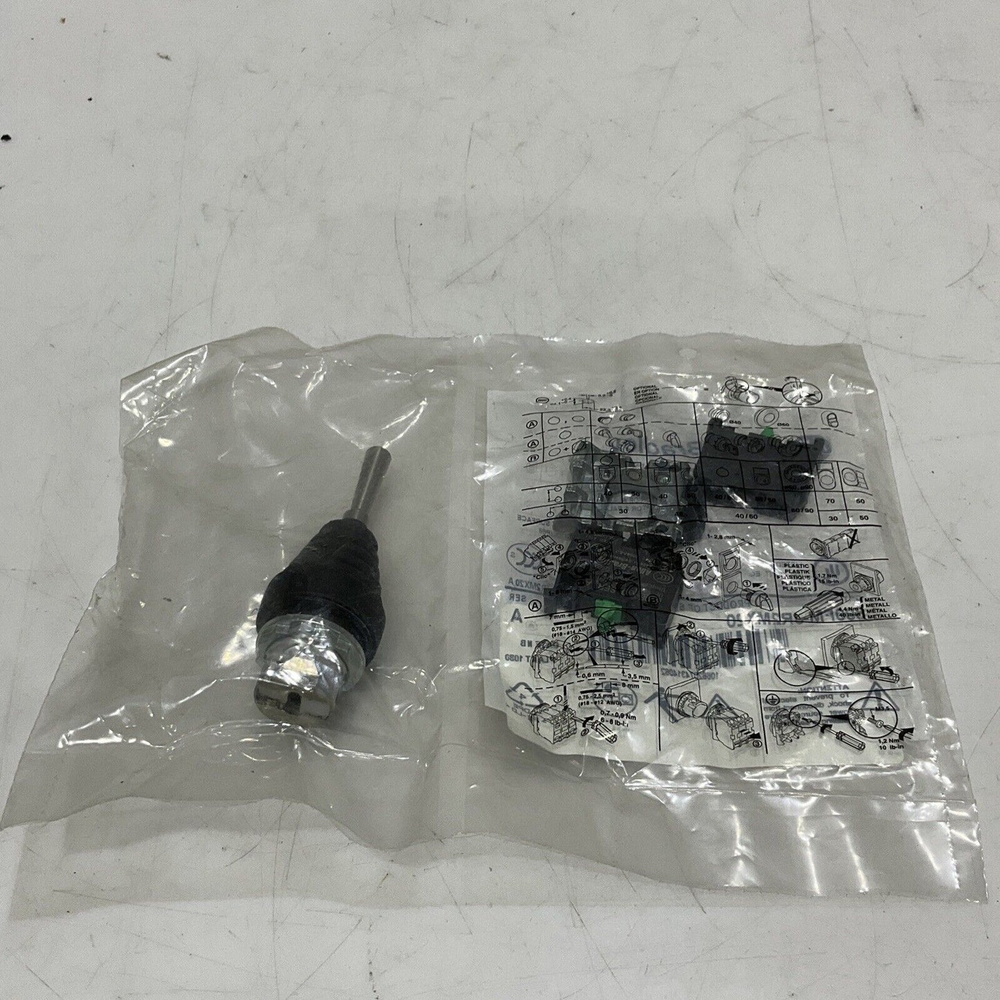 ALLEN BRADLEY 800FM-JR2MX20 TOGGLE SWITCH U3S