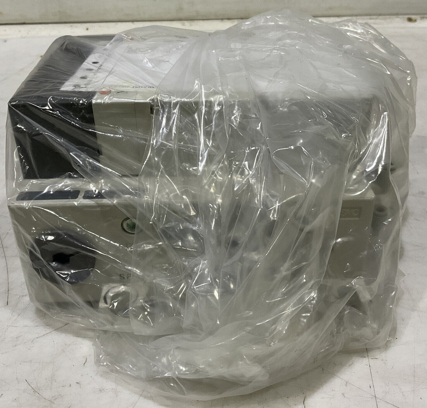 SMC VV5Q41-05-DAM01 VQ4301-5 MOUNTED MANIFOLD ASSEMBLY U3S