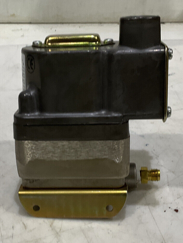 BARKSDALE DPD2T-A80SS PRESSURE OR VACUUM ACTUATED PRESSURE SWITCH 373