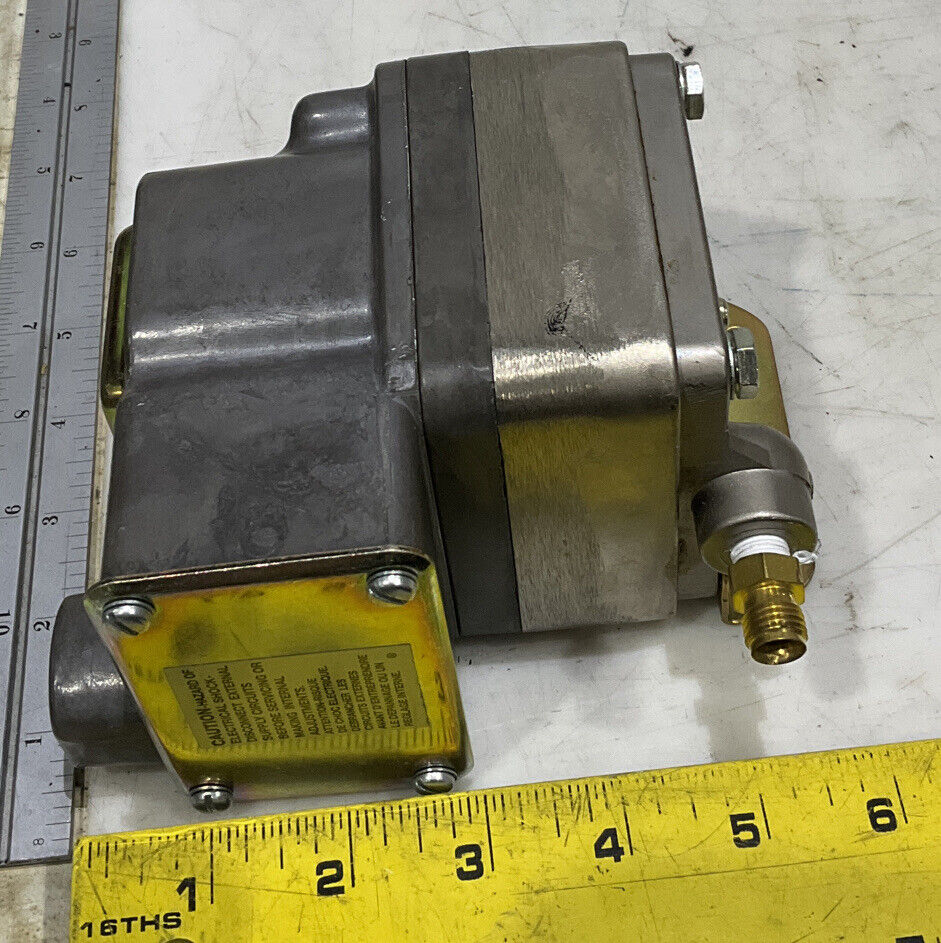 BARKSDALE DPD2T-A80SS PRESSURE OR VACUUM ACTUATED PRESSURE SWITCH 373