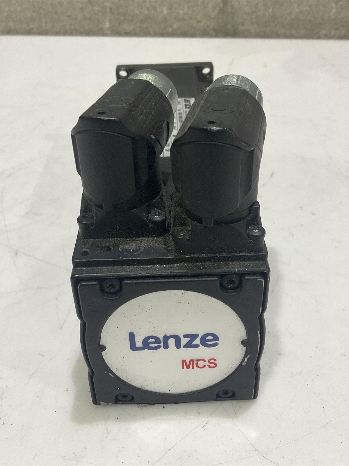 LENZE MCS 06160LRS0P1-A11N-ST5800N-R2SU SERVO MOTOR D-31855 400HZ 150V U3S