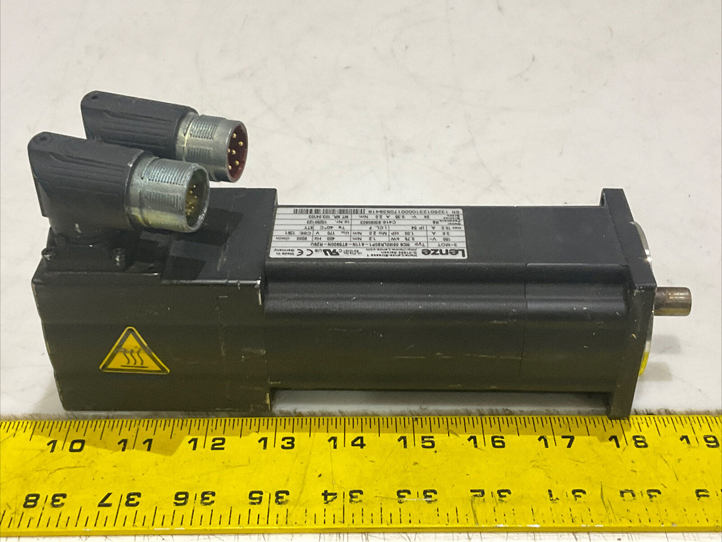 LENZE MCS 06160LRS0P1-A11N-ST5800N-R2SU SERVO MOTOR D-31855 400HZ 150V U3S