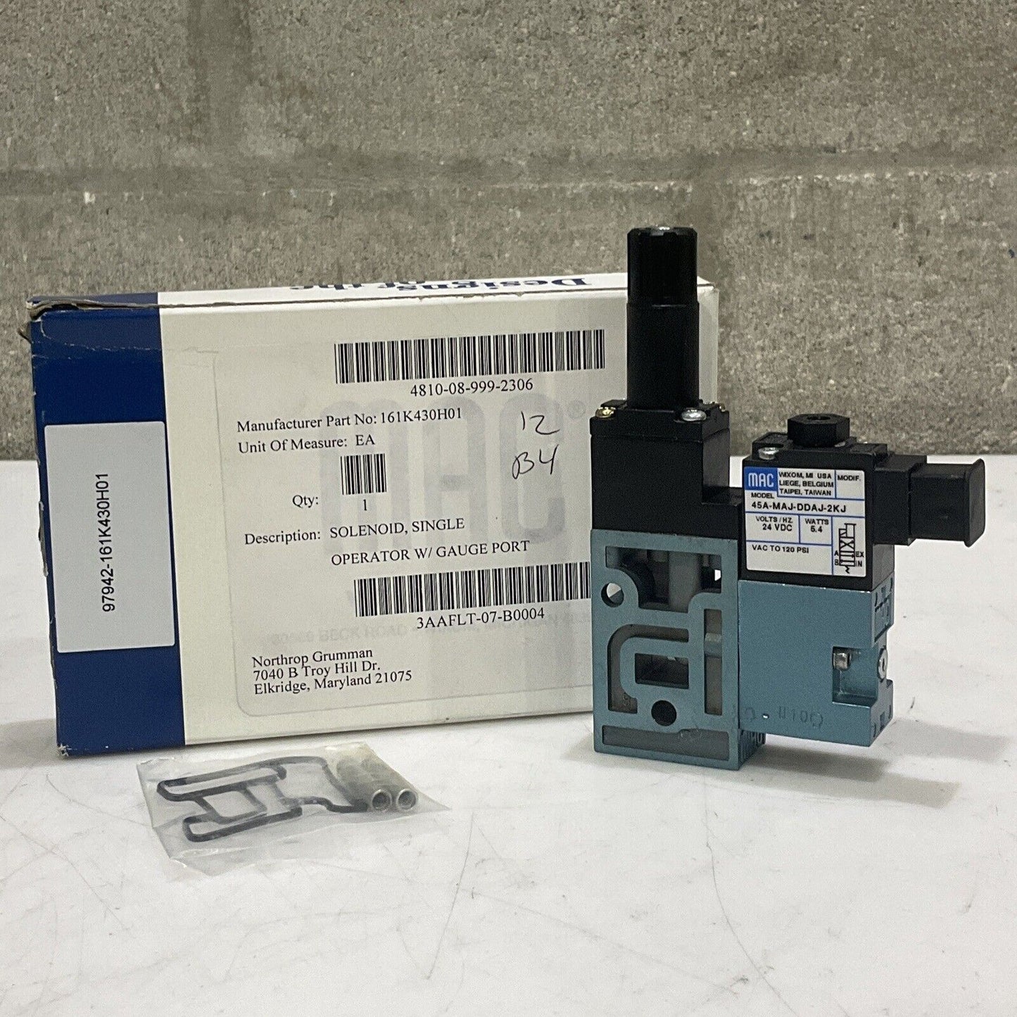 MAC 46A-MAJ-DDAJ-2KJ SUNGLE SOLENOID VALVE SINGLE OPERATOR W/ GAUGE POINT U3S
