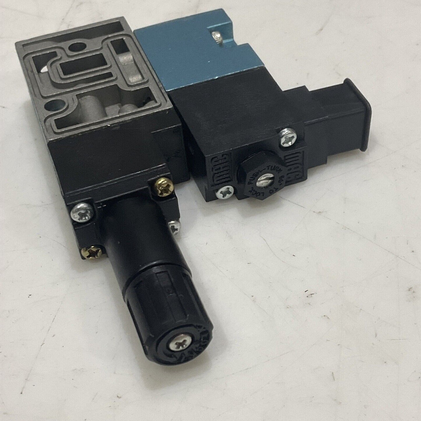 MAC 46A-MAJ-DDAJ-2KJ SUNGLE SOLENOID VALVE SINGLE OPERATOR W/ GAUGE POINT U3S