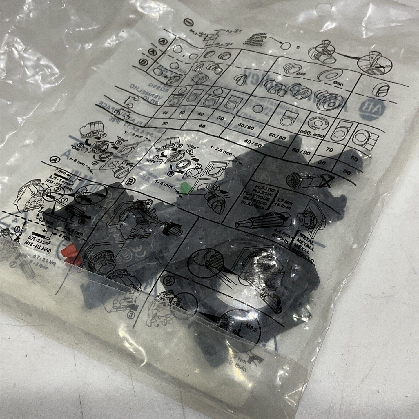 AB ALLEN BRADLEY 800FP-LF4PN3RX11 ILLUMINATED FLUSH PUSH BUTTON RED 24V U3S