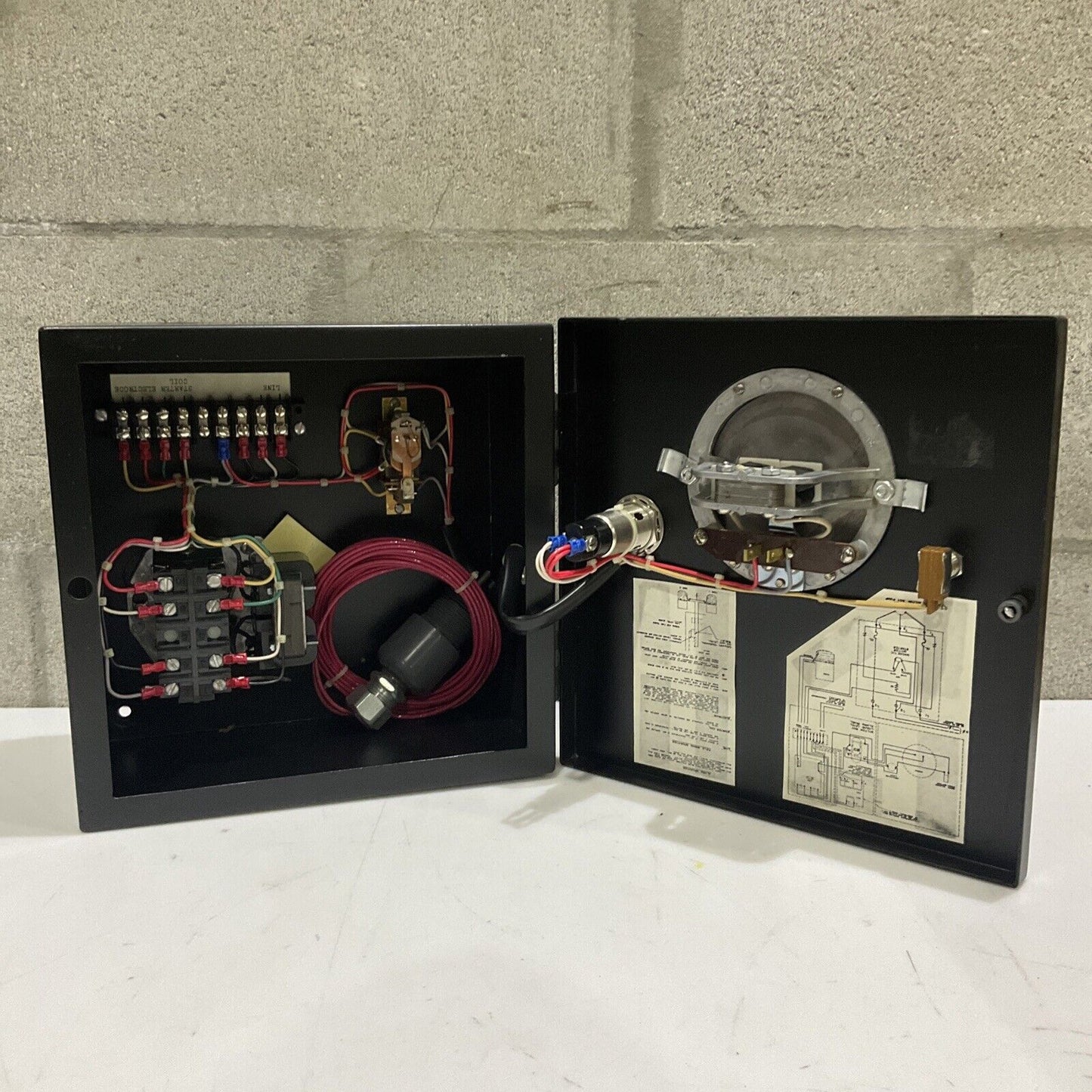 MILTON ROY DL1002 ELECTRIC HOLDER W/PVC LEVEL SWITCH 115V 373