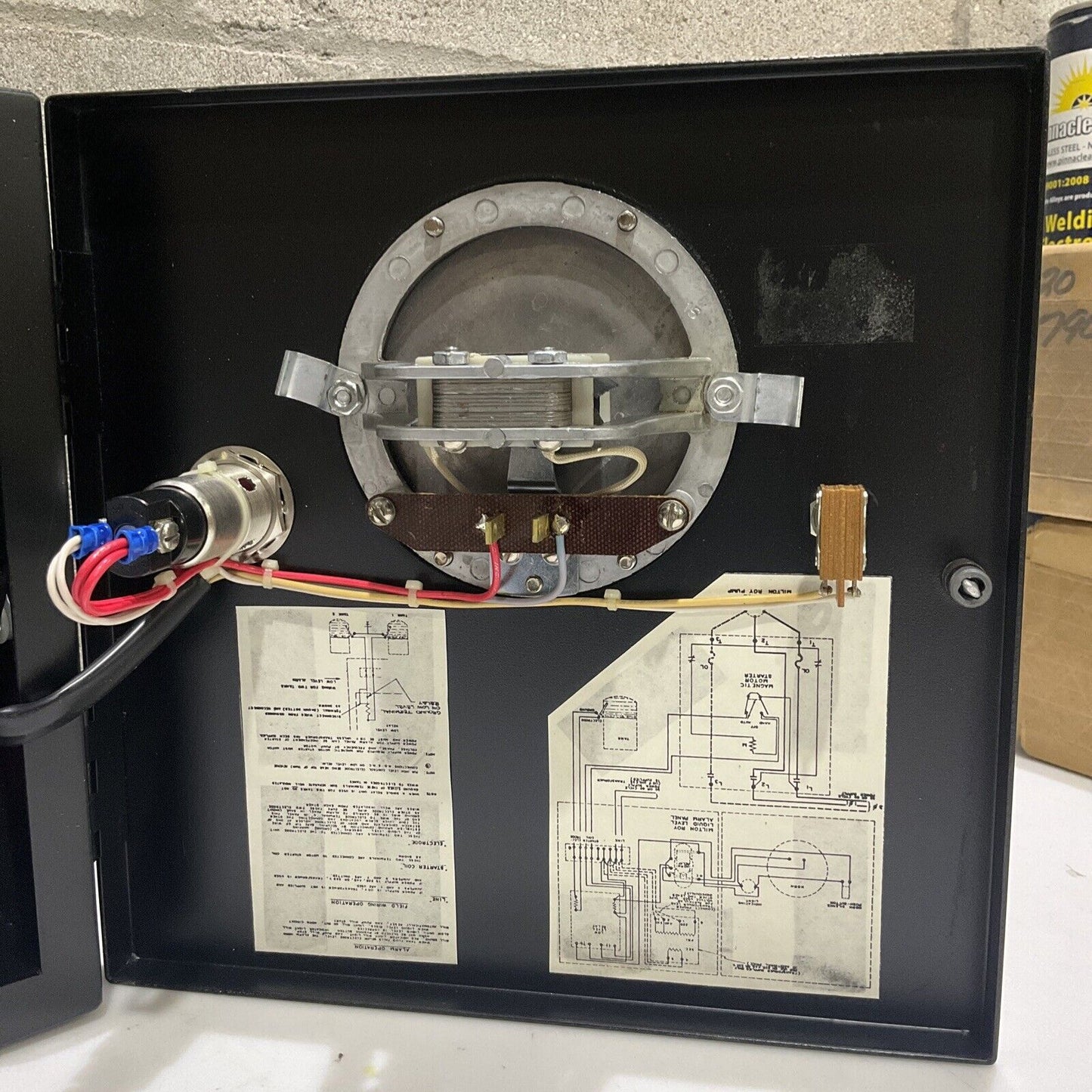 MILTON ROY DL1002 ELECTRIC HOLDER W/PVC LEVEL SWITCH 115V 373