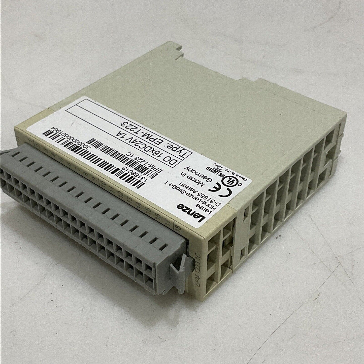 LENZE EPM-T223 DIGITAL OUTPUT MODULE I/O SYSTEM IP20 DOXDC 24V 1A  U3S
