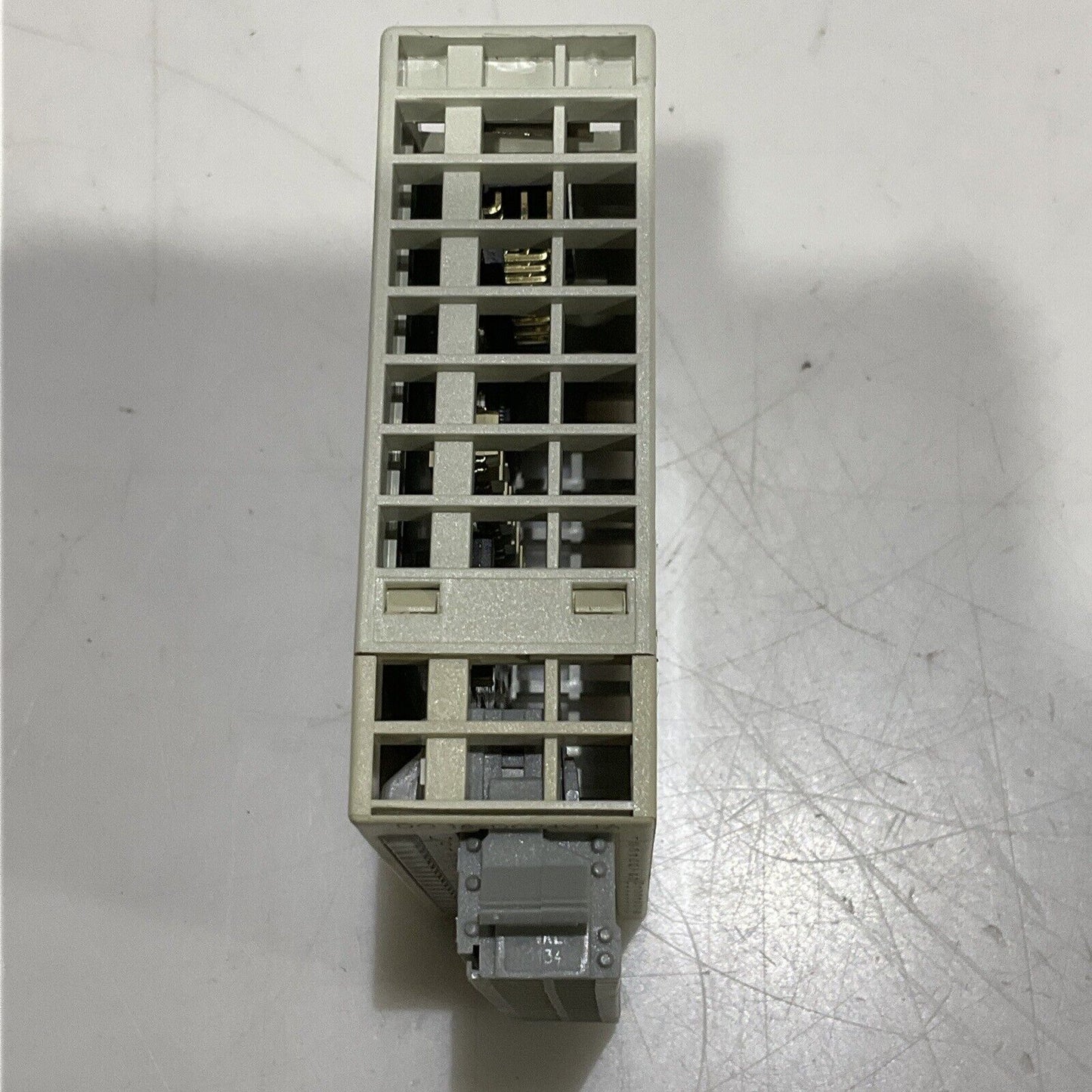 LENZE EPM-T223 DIGITAL OUTPUT MODULE I/O SYSTEM IP20 DOXDC 24V 1A  U3S
