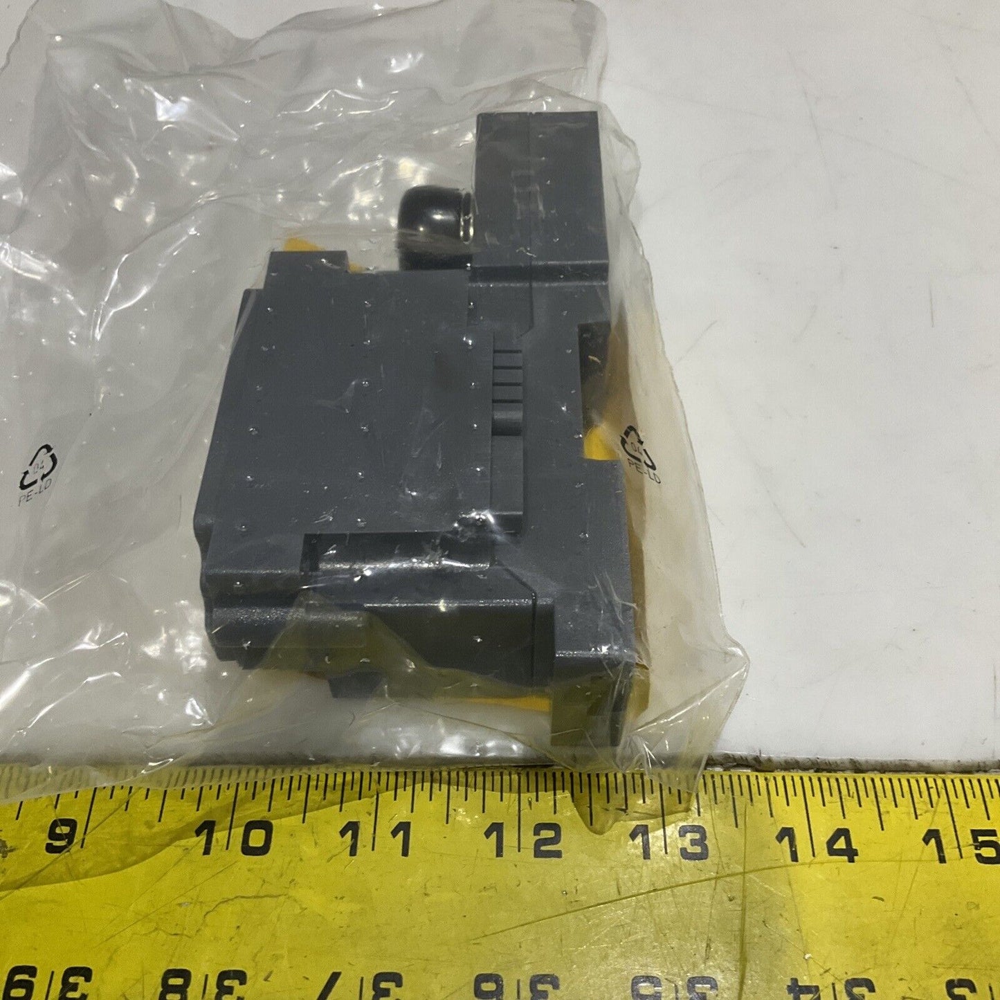 TURCK BL67-B-1M23-19 OUTPUT BASE MODULE W/ 19-PIN M23 CONNECTOR U3S