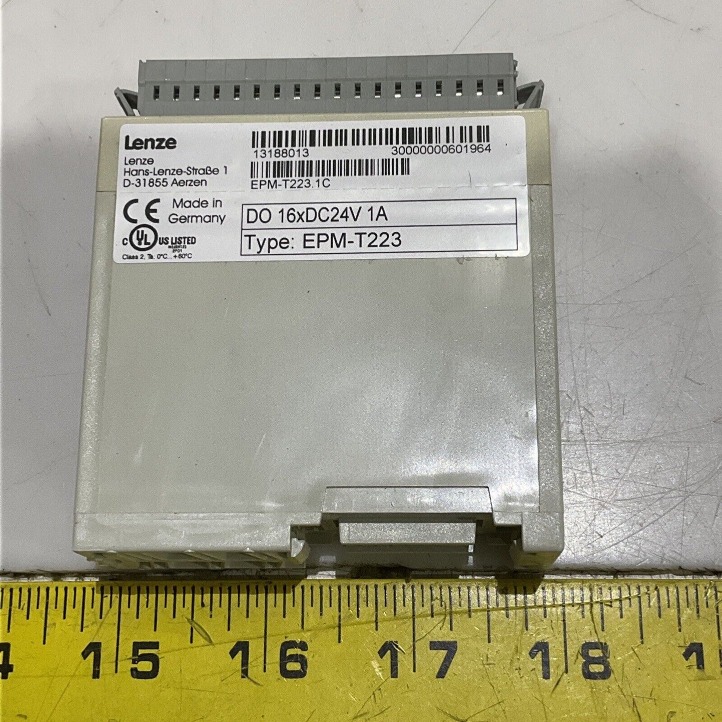 LENZE EPM-T223 DIGITAL OUTPUT MODULE I/O SYSTEM IP20 DOXDC 24V 1A  U3S