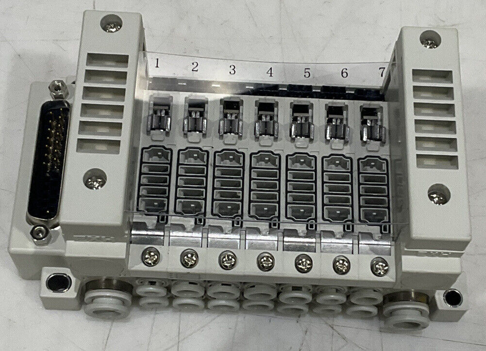 SMC VV5Q11-C01-07-D PNEUMATIC MANIFOLD U3S