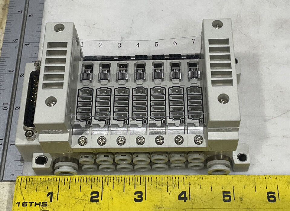 SMC VV5Q11-C01-07-D PNEUMATIC MANIFOLD U3S