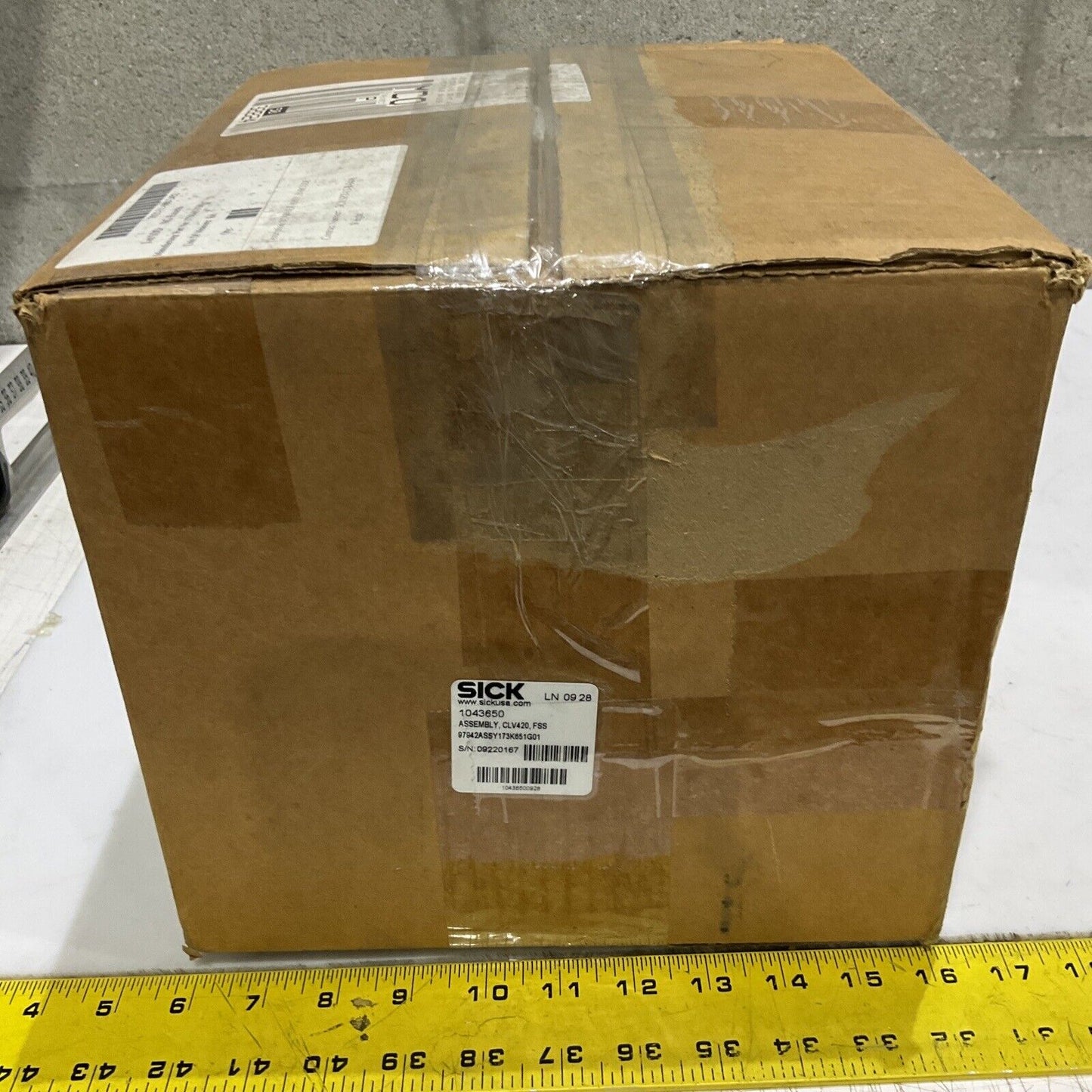 SICK 1043650 CLV420-3010S04 CODELESER FIXED MOUNT BARCODE SCANNER U3S