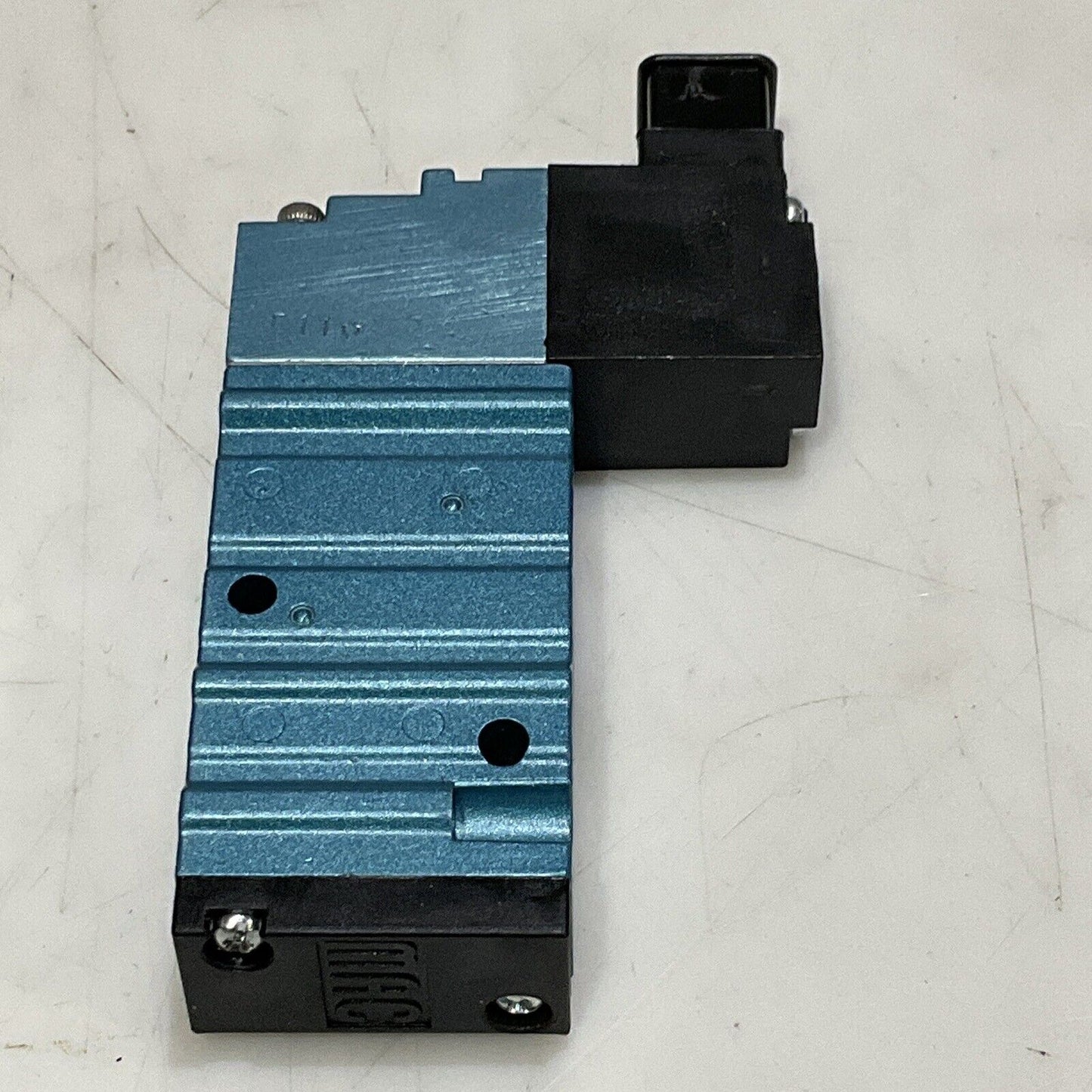 MAC 52A-11-B0A-DM-DFFJ-1KJ SOLENOID PNEUMATIC VALVE 3 WAY 1/4” NPFY 24VDC U3S