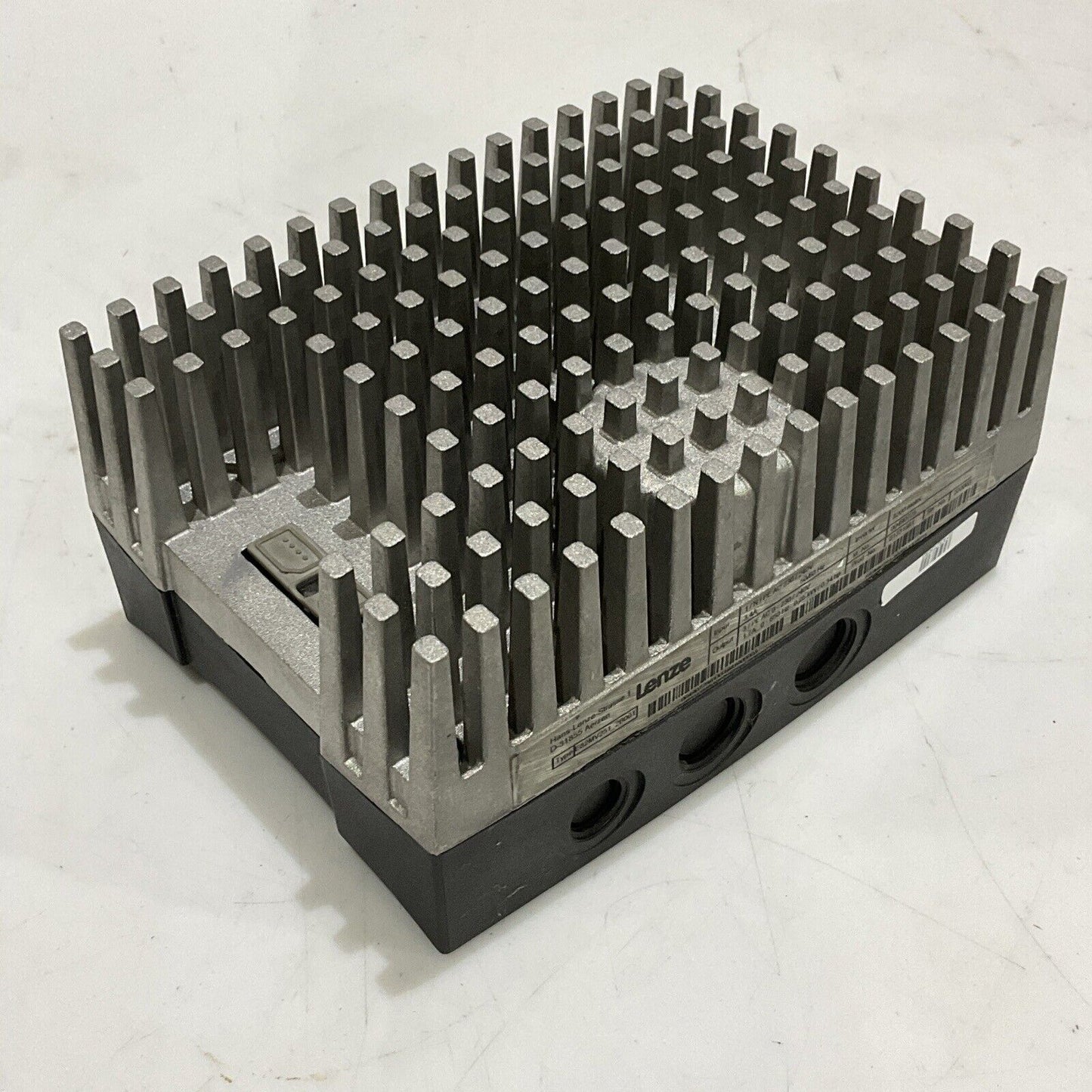 LENZE E82MV251_2B001 INVERTER 8200 MOTEC 230/240V 50/60HZ U3S