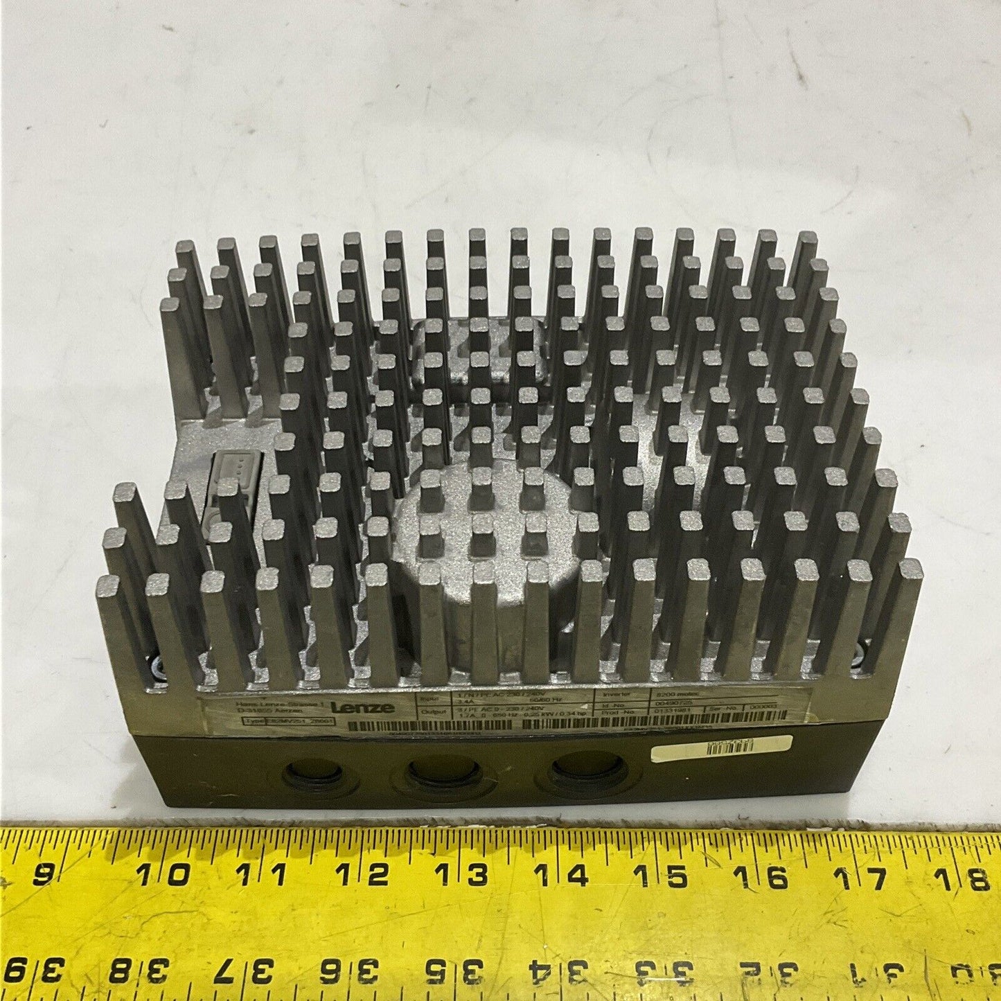 LENZE E82MV251_2B001 INVERTER 8200 MOTEC 230/240V 50/60HZ U3S