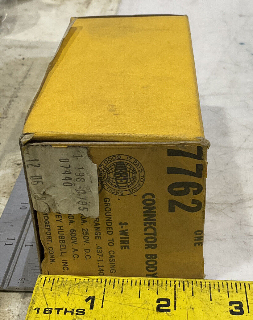 TWIST-LOCK 7762 3-WIRE CONNECTOR BODY 373