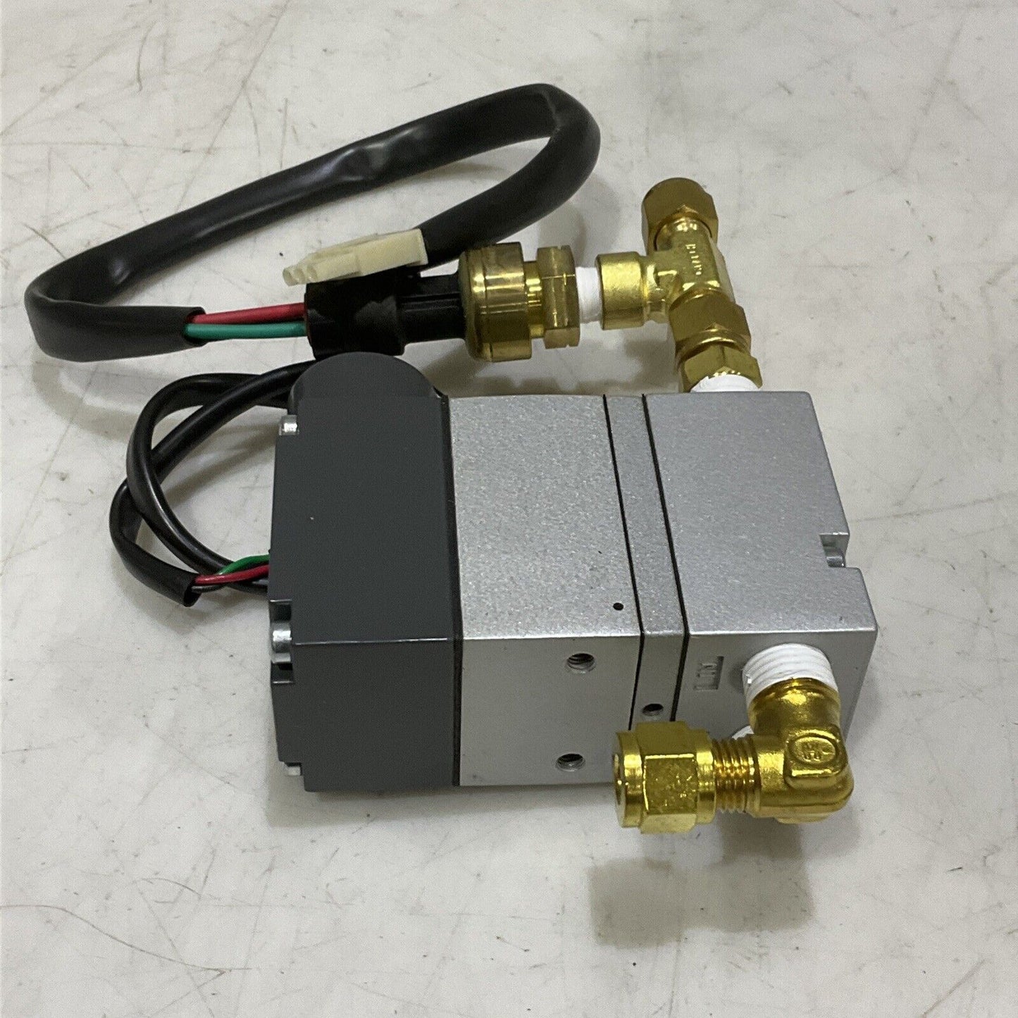 CONTROLAIR INC 550X ELECTRIC TO PNEUMATIC TRANSDUCER 0-5V 3-27PSIG 35-100 373