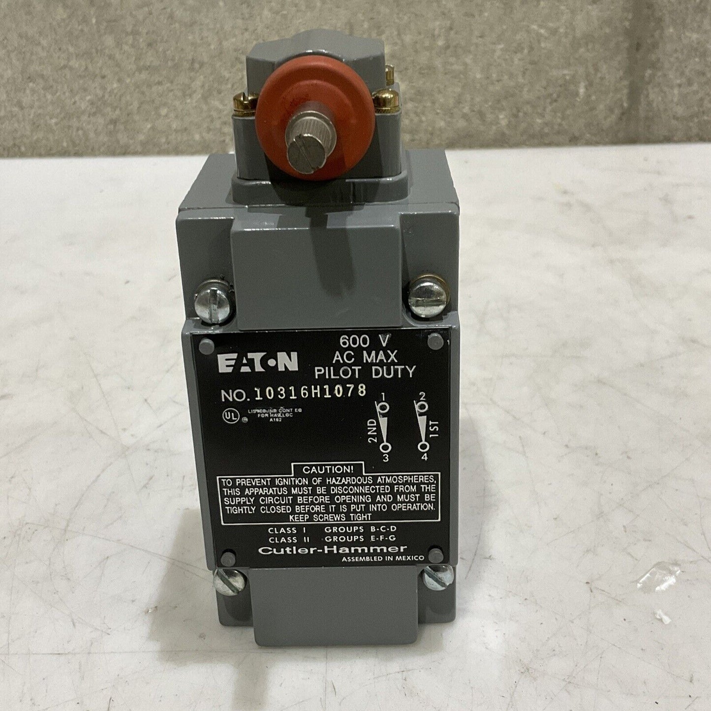 EATON CUTLER HAMMER 10316H1078 PILOT DUTY LIMIT SWITCH TYPE LX 600V SERIES C 373