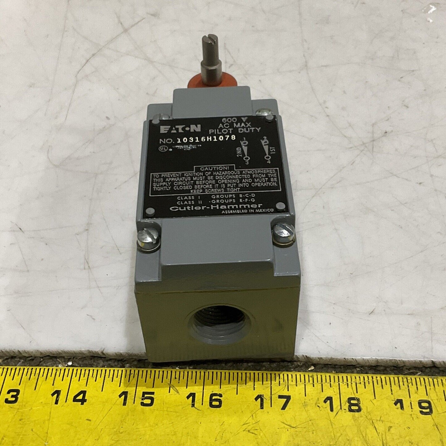 EATON CUTLER HAMMER 10316H1078 PILOT DUTY LIMIT SWITCH TYPE LX 600V SERIES C 373