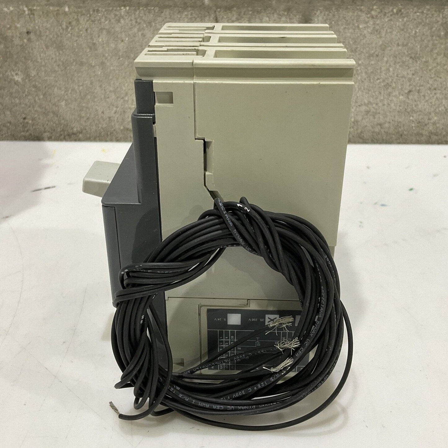 ABB SACE TMAX T1N CIRCUIT BREAKER AUX SWITCH 40A 3P 50/60HZ U3S