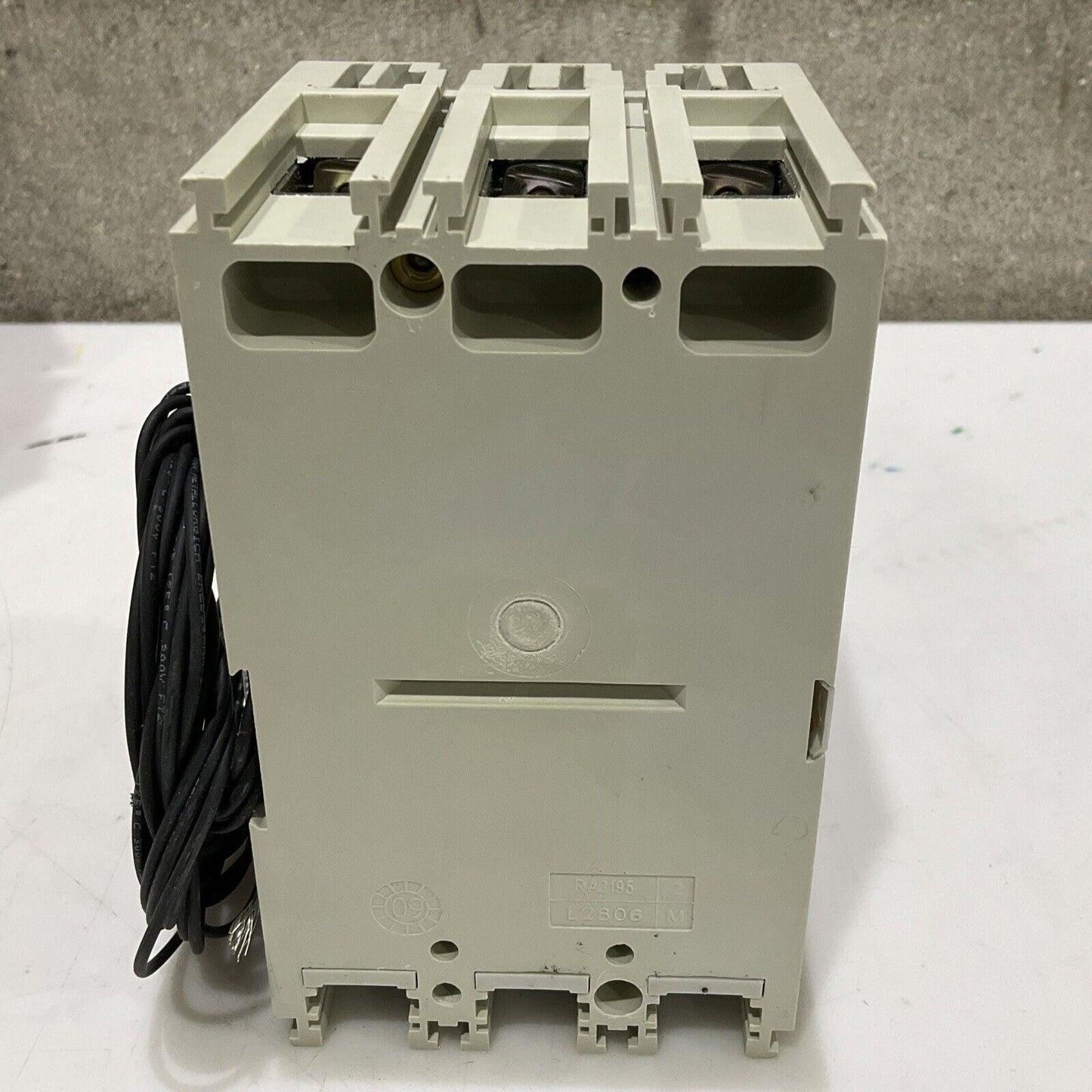 ABB SACE TMAX T1N CIRCUIT BREAKER AUX SWITCH 40A 3P 50/60HZ U3S