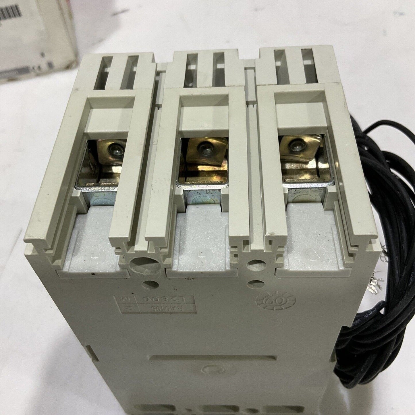 ABB SACE TMAX T1N CIRCUIT BREAKER AUX SWITCH 40A 3P 50/60HZ U3S