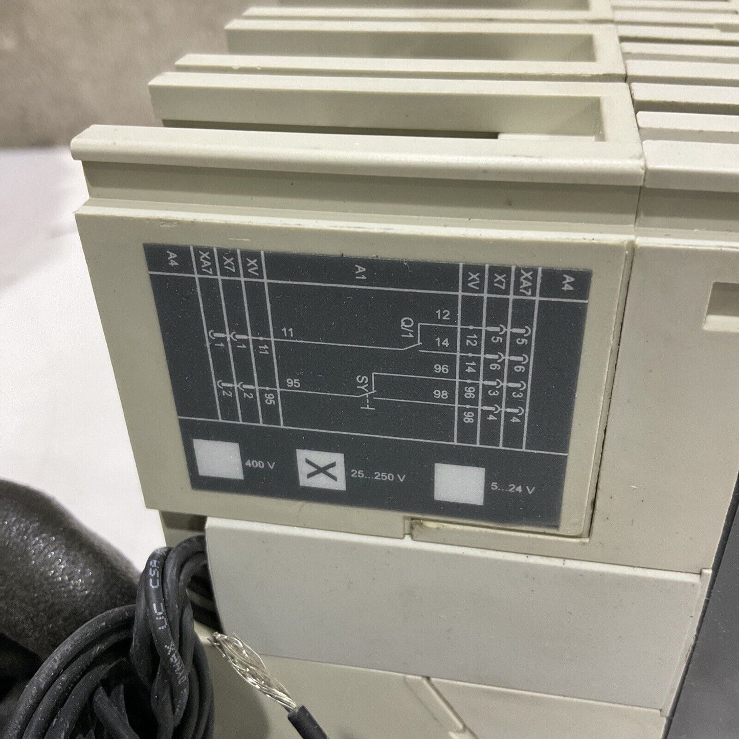 ABB SACE TMAX T1N CIRCUIT BREAKER AUX SWITCH 40A 3P 50/60HZ U3S