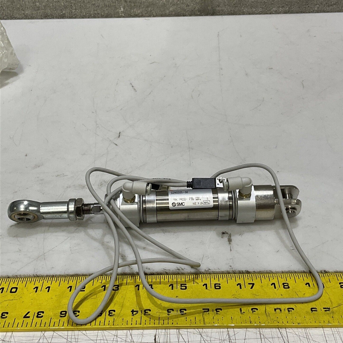 SMC CDM2D25-50 UNIVERSAL STOP CYLINDER ASSEMBLY W/ SENSORS 145 PSI 1.00 MPA U3S