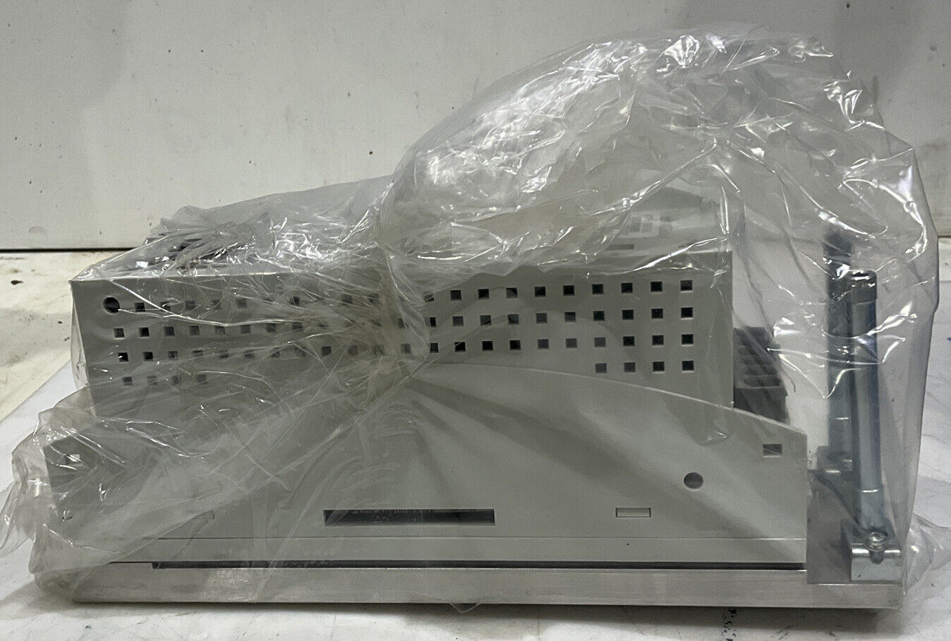 LENZE ECSCA008C4B 0-600HZ SERVO POWER SUPPLY U3S