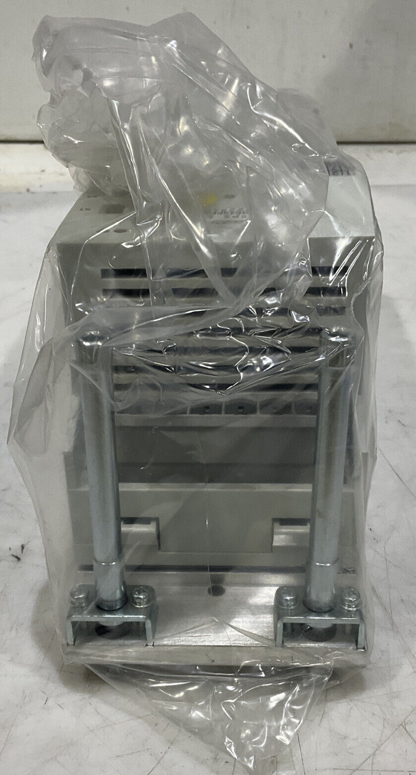 LENZE ECSCA008C4B 0-600HZ SERVO POWER SUPPLY U3S