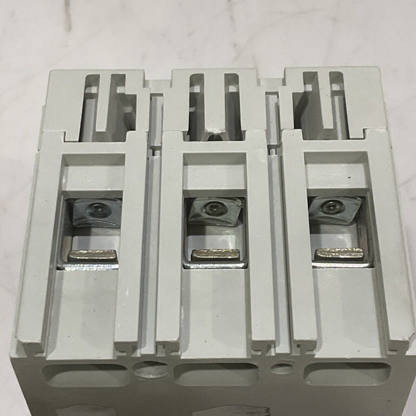 ABB SACE T1N 100 SACE TMAX T1N040TLA CIRCUIT BREAKER 40A 3POLE U3S