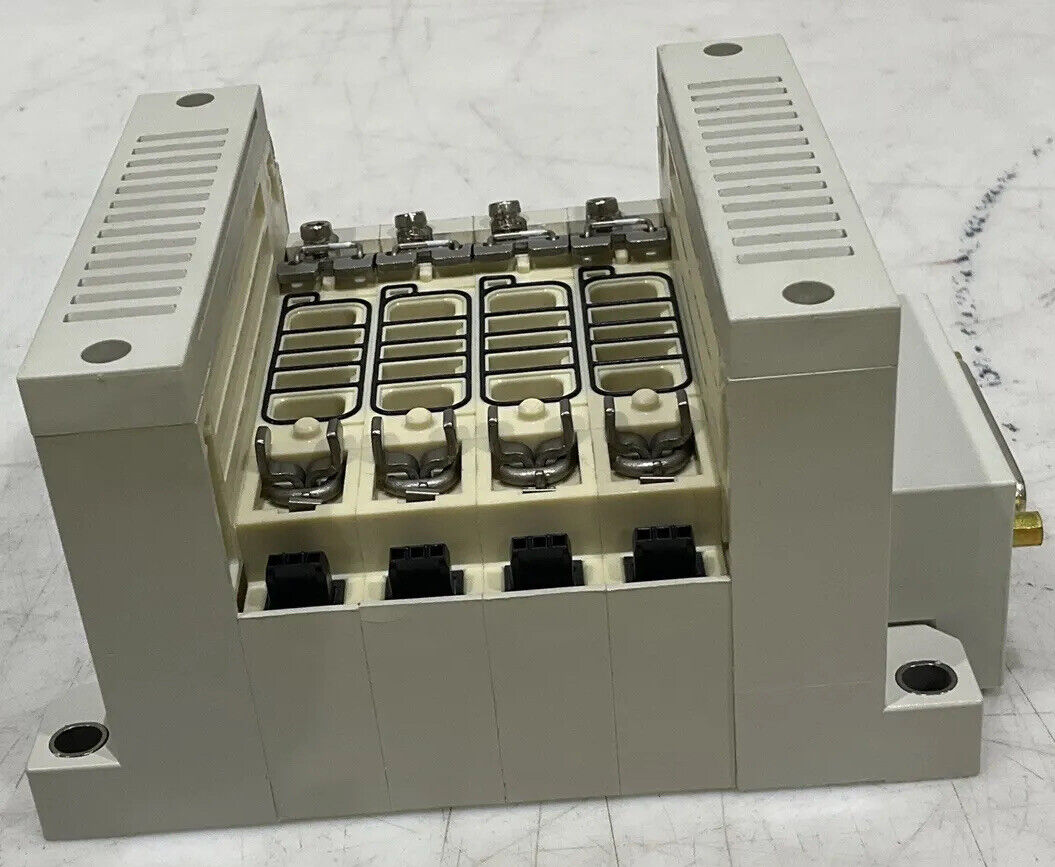 SMC VV5Q21-04C4FSO-S-X50US PNEUMATIC MANIFOLD U3S