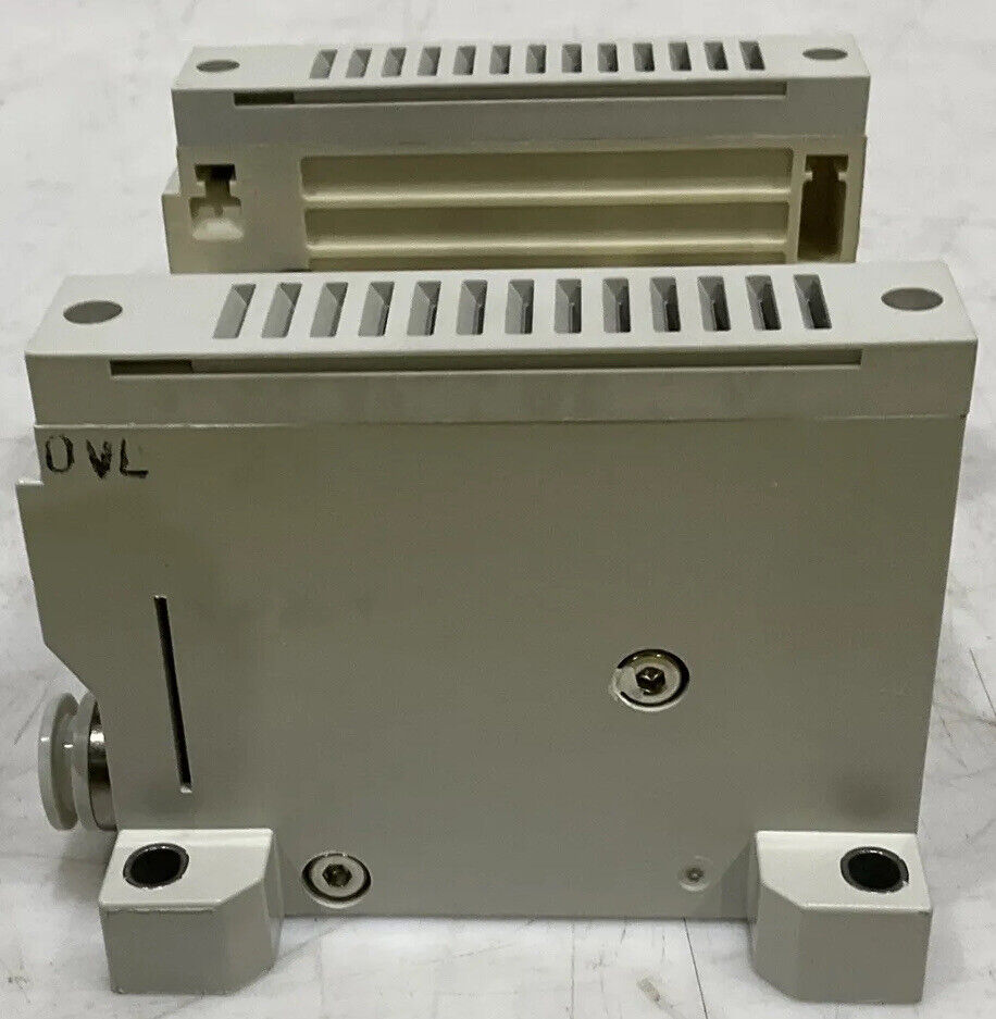 SMC VV5Q21-04C4FSO-S-X50US PNEUMATIC MANIFOLD U3S