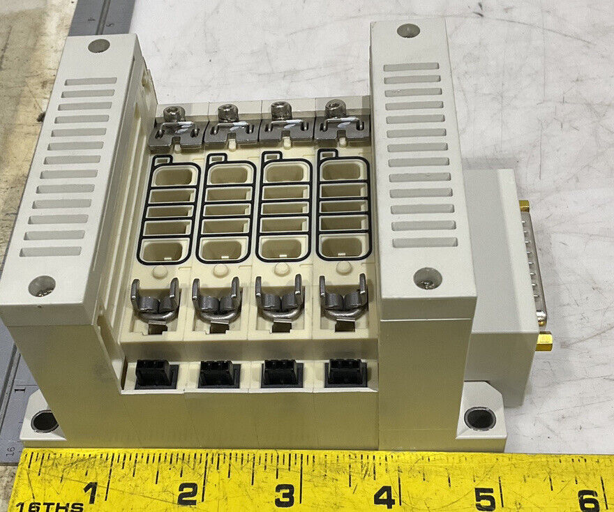 SMC VV5Q21-04C4FSO-S-X50US PNEUMATIC MANIFOLD U3S