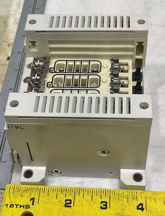 SMC VV5Q21-04C4FSO-S-X50US PNEUMATIC MANIFOLD U3S
